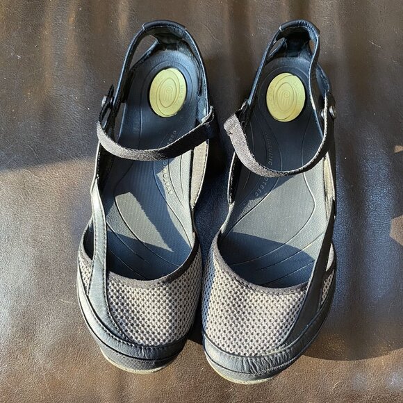 Teva Northwater black and gray mary jane sport sandals, size 8 - Picture 1 of 4